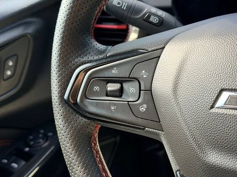 Used 2025 Chevrolet Trax RS w/ Sunroof Package FWD image 10