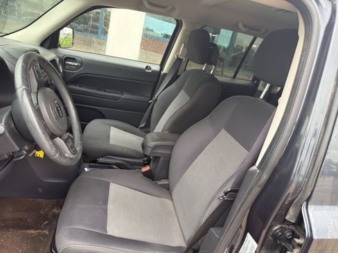 Used 2015 Jeep Patriot Latitude AWD/4WD image 13