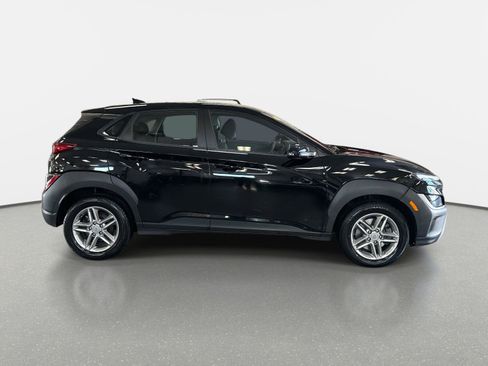 Used 2023 Hyundai Kona SE image 4
