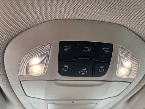 Used 2023 Chrysler Voyager LX FWD image 22