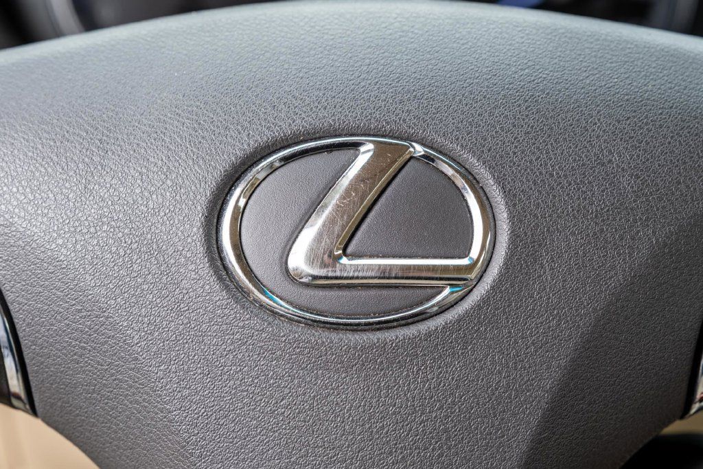 Used 2011 Lexus ES 350 w/ Preferred Accessory Package FWD image 25