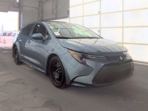 Used 2025 Toyota Corolla LE FWD image 4