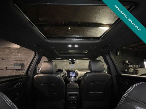 Used 2023 Chevrolet Traverse RS image 4