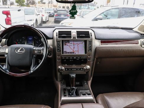 Used 2018 Lexus GX 460 Premium w/ Premium Package AWD/4WD image 19