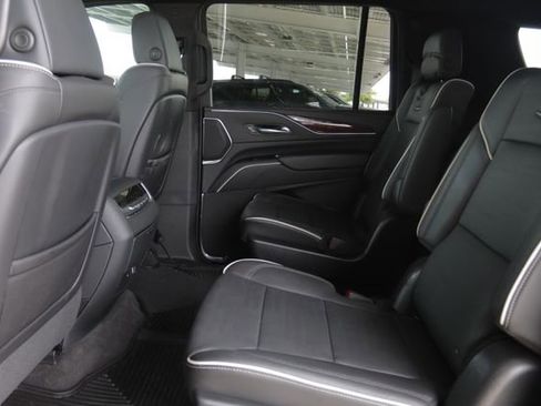 Certified 2022 Cadillac Escalade ESV Premium Luxury w/ Performance Package image 32