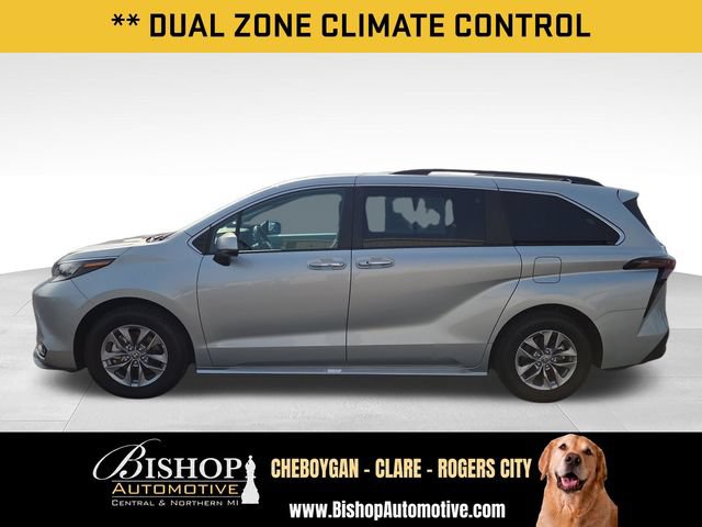 Used 2025 Toyota Sienna XLE FWD image 11