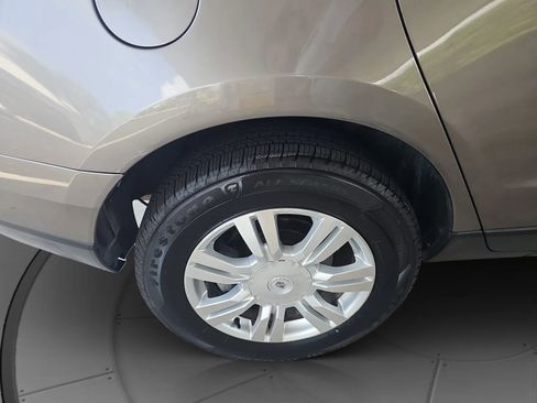 Used 2011 Cadillac SRX Luxury image 24