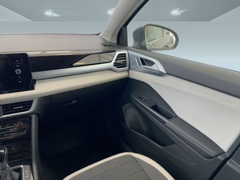 New 2026 Volkswagen Taos SE image 28