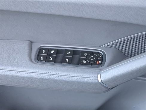 Used 2021 Porsche Cayenne image 30