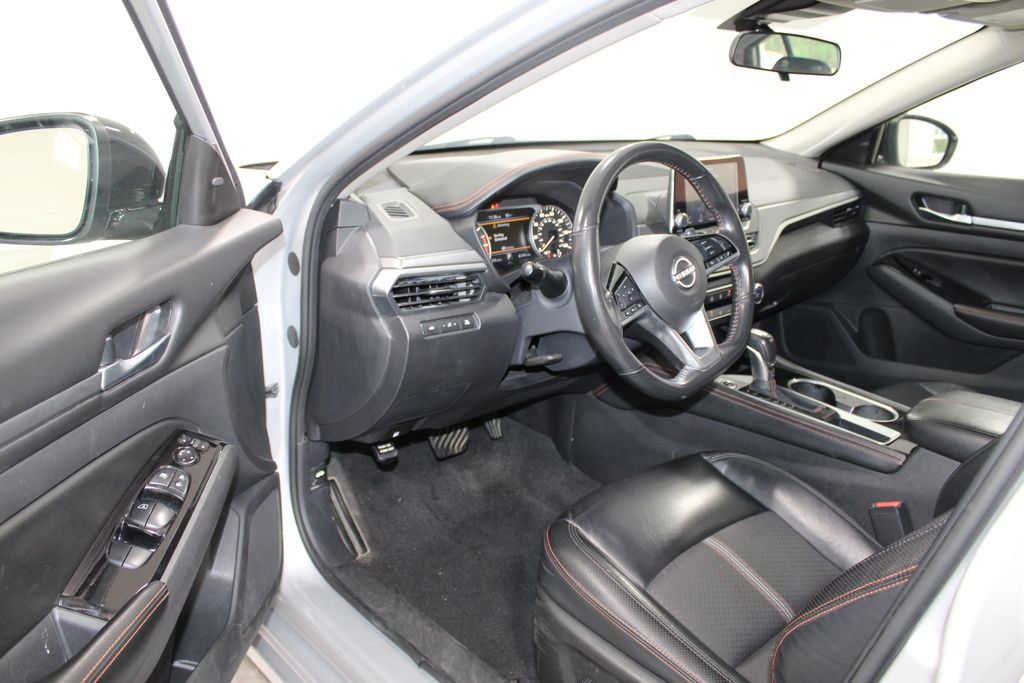 Used 2024 Nissan Altima 2.5 SR FWD image 14