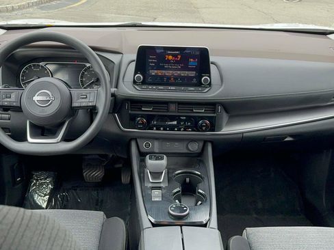Used 2023 Nissan Rogue SV image 36