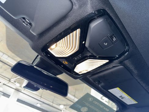 Certified 2025 BMW 330i Sedan image 30