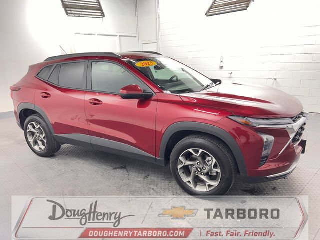 Used 2025 Chevrolet Trax LT w/ LT Convenience Package FWD image 3