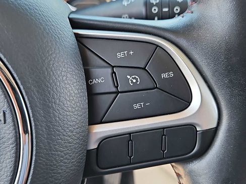 Used 2018 Jeep Compass Limited w/ Navigation Group FWD image 24