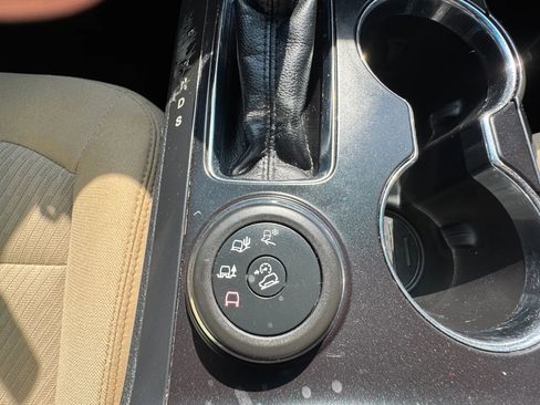 Used 2017 Ford Explorer XLT image 36