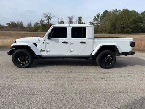 Used 2024 Jeep Gladiator Sport image 2