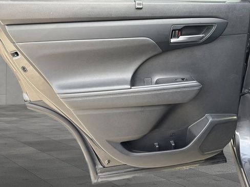 Used 2024 Toyota Highlander XSE image 25