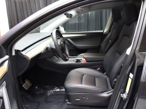 Used 2022 Tesla Model Y Performance image 15