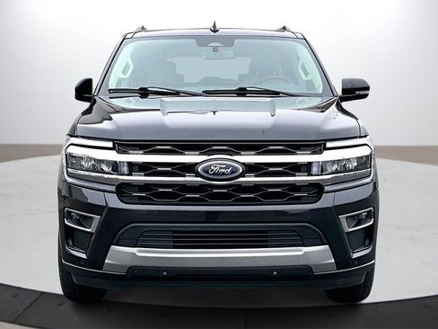 Used 2024 Ford Expedition Limited image 3
