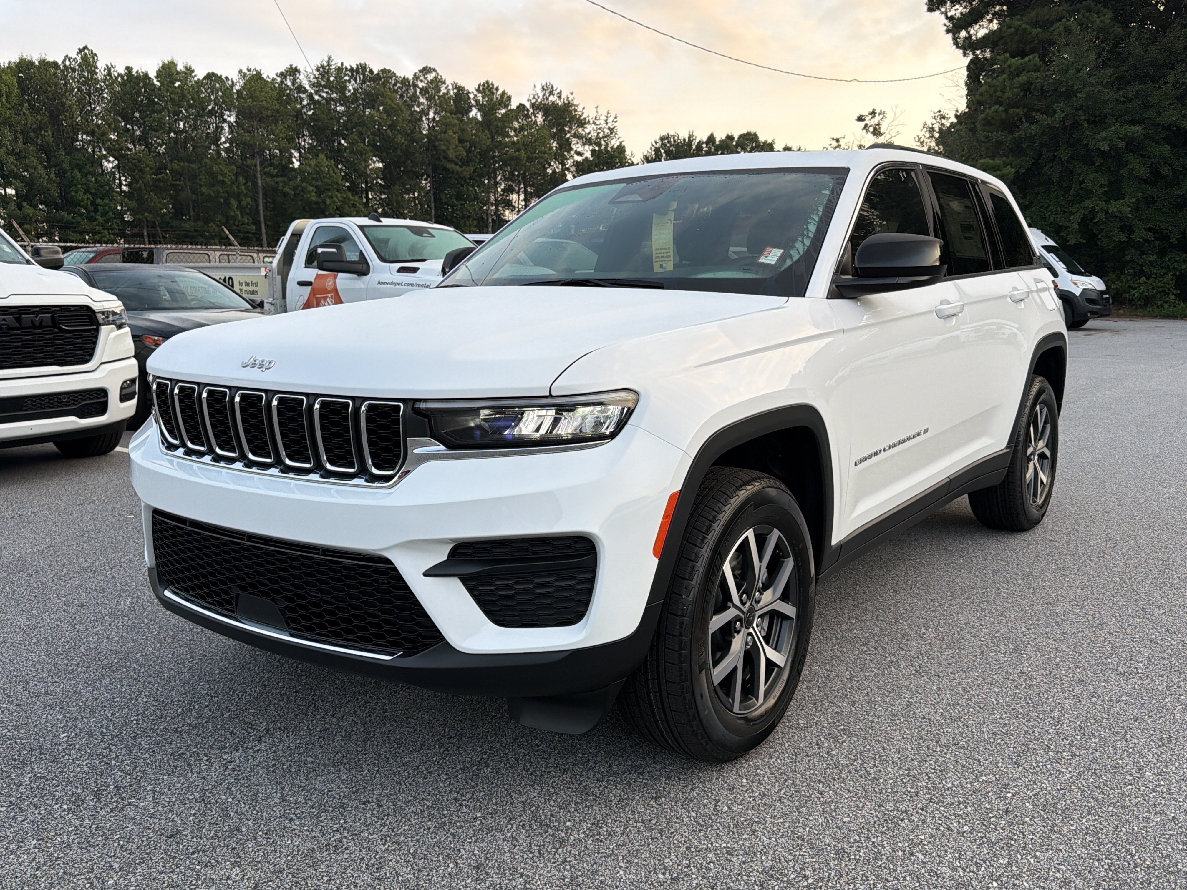 New 2027 Jeep Grand Cherokee Laredo X RWD image 2