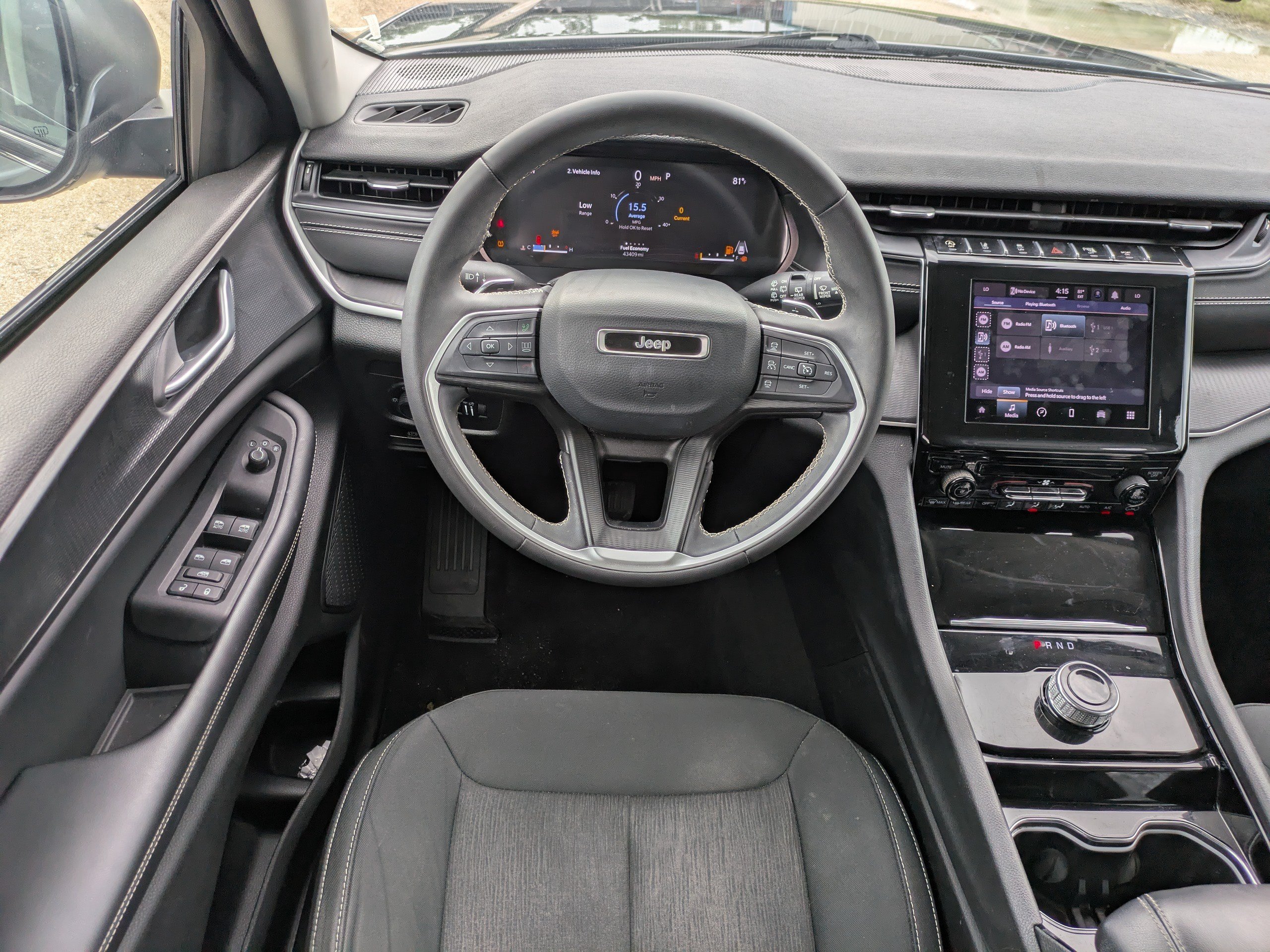 Used 2023 Jeep Grand Cherokee Laredo AWD/4WD image 15