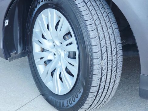 Used 2012 Toyota Camry FWD image 15