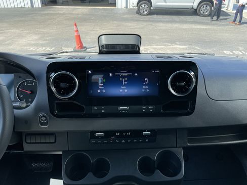 New 2025 Mercedes-Benz Sprinter 2500 image 10
