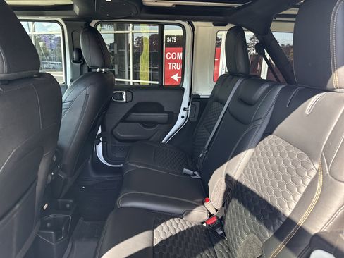 Used 2025 Jeep Wrangler Sahara w/ Safety Group image 30