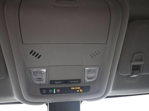 Used 2024 GMC Terrain SLE AWD/4WD image 17