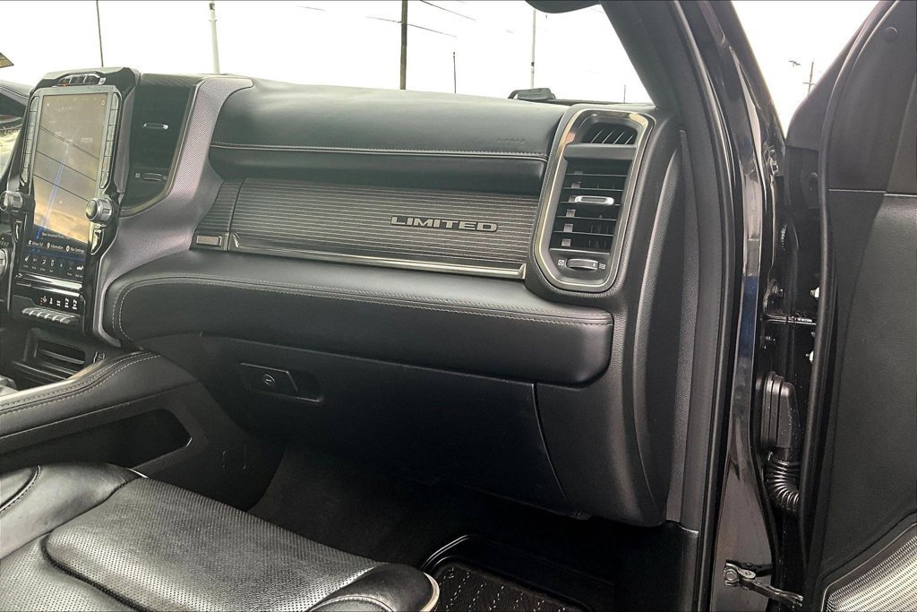 Used 2020 RAM 1500 Limited w/ Black Appearance Package AWD/4WD image 16