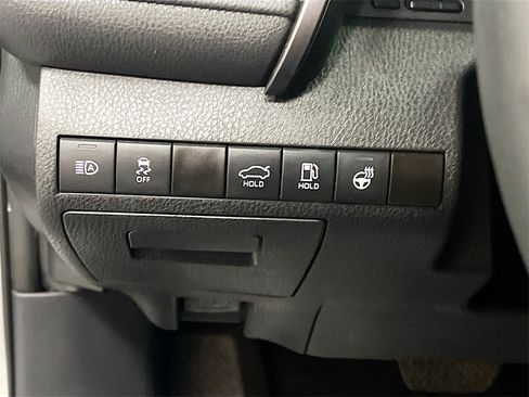 Used 2023 Toyota Camry SE image 10