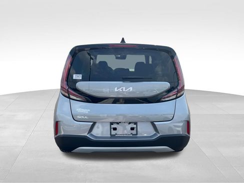 Used 2025 Kia Soul LX w/ LX Technology Package FWD image 4