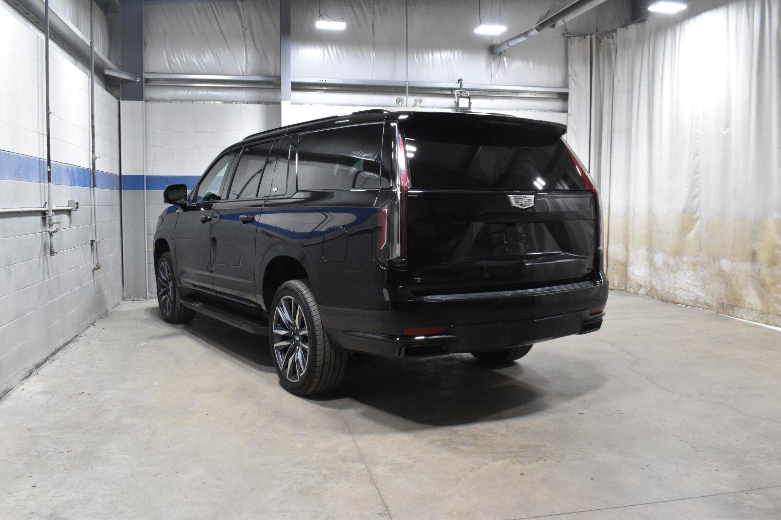 Used 2022 Cadillac Escalade ESV Sport w/ Touring Package AWD/4WD image 24