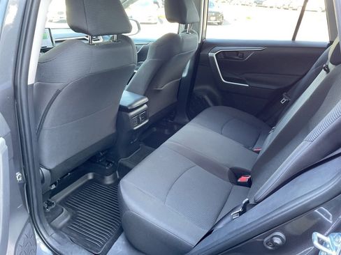 Used 2022 Toyota RAV4 LE image 9