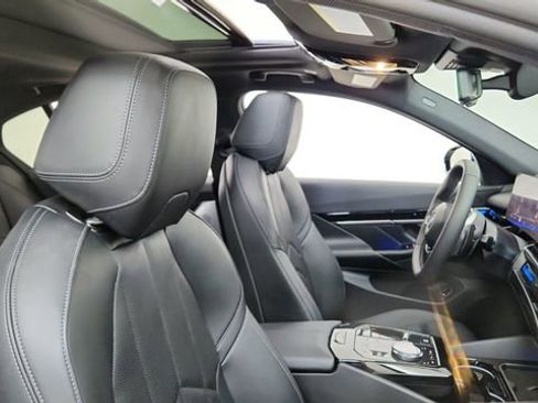 Used 2026 BMW 530i xDrive image 21