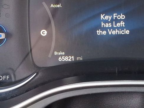 Used 2024 Chrysler Pacifica Select image 22