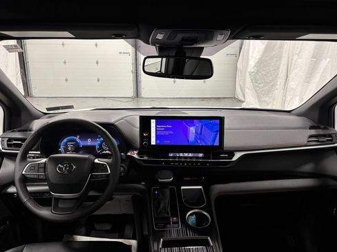 Used 2025 Toyota Sienna XSE FWD image 45