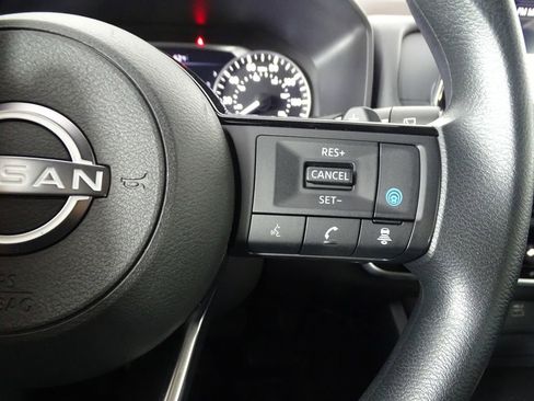 Used 2023 Nissan Rogue SV image 24