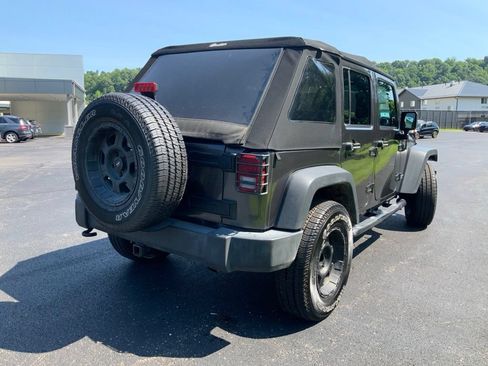 Used 2017 Jeep Wrangler Unlimited Rubicon AWD/4WD image 11