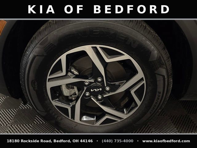 Certified 2025 Kia Sportage LX FWD image 28