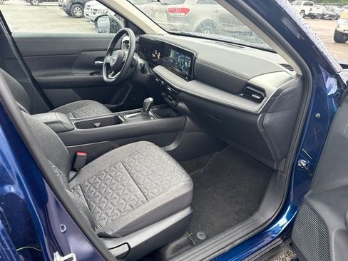 Used 2026 Nissan Kicks SV FWD image 11