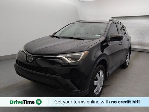 Used 2018 Toyota RAV4 LE image 1