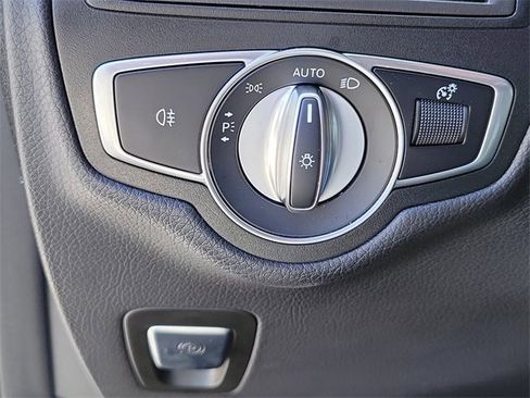 Used 2022 Mercedes-Benz GLC 300 w/ Premium Package Lite image 22