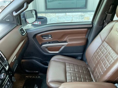 Used 2020 Nissan Titan Platinum Reserve w/ Moonroof Package AWD/4WD image 26