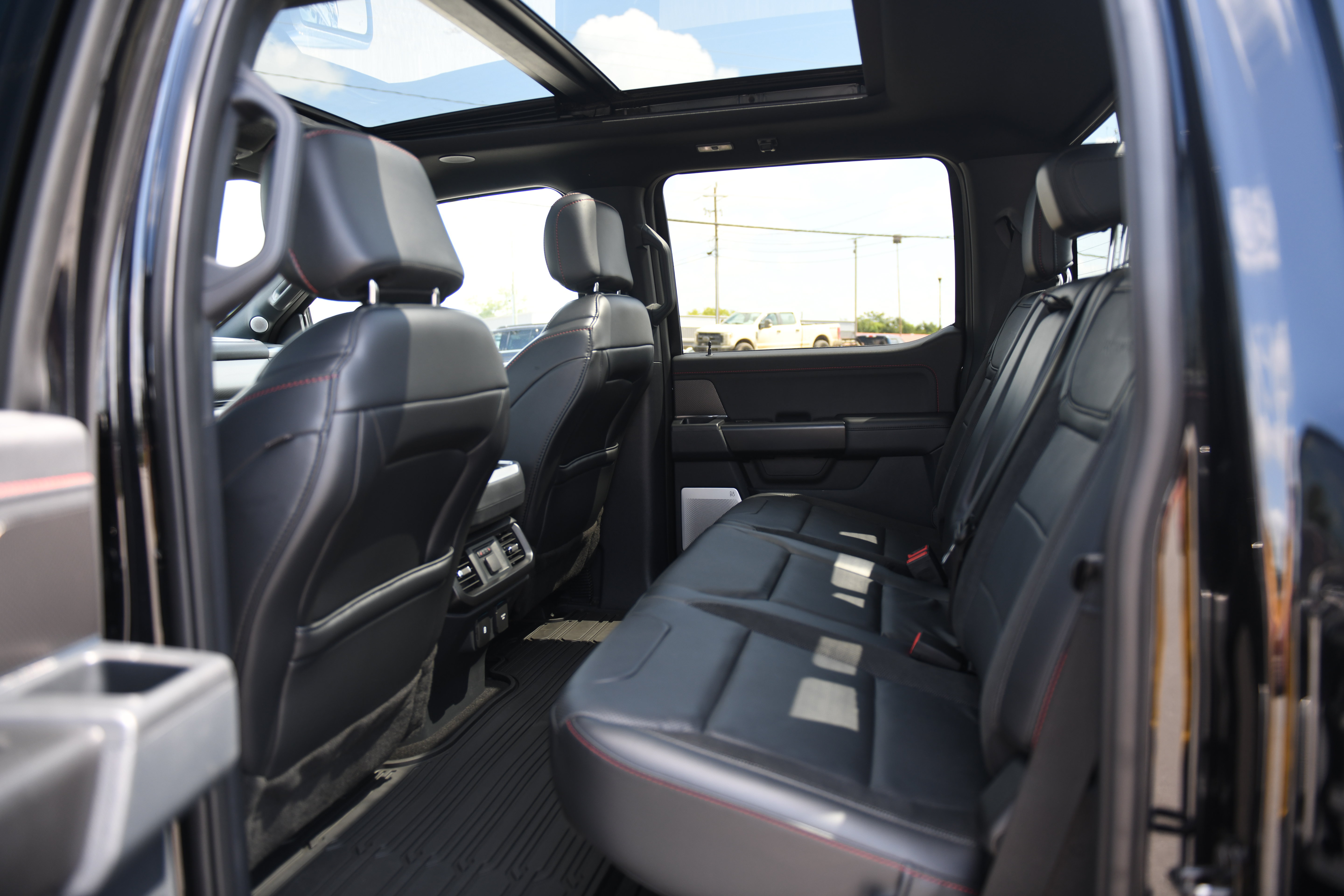 Used 2025 Ford F150 Raptor AWD/4WD image 11