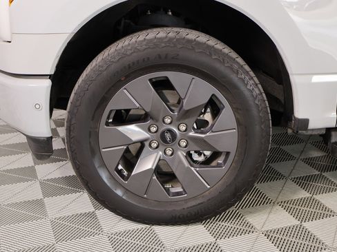 Used 2023 Ford F150 Lightning Lariat image 17