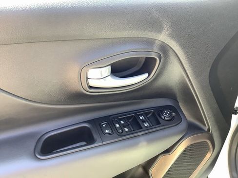 Used 2023 Jeep Renegade Latitude image 10