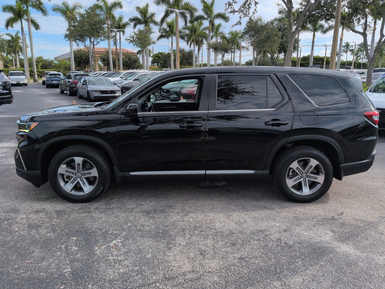 Used 2023 Honda Pilot EX-L image 7