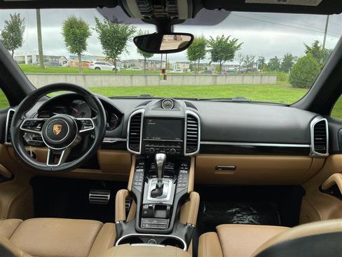 Used 2015 Porsche Cayenne S image 9
