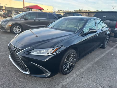 Used 2022 Lexus ES 300h w/ Premium Package image 8